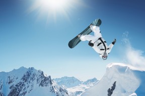 英超终极较量：冠军悬念持续升温，英超争冠