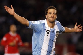 中超联赛比赛公平竞争保障措施，中超联赛的参与机制