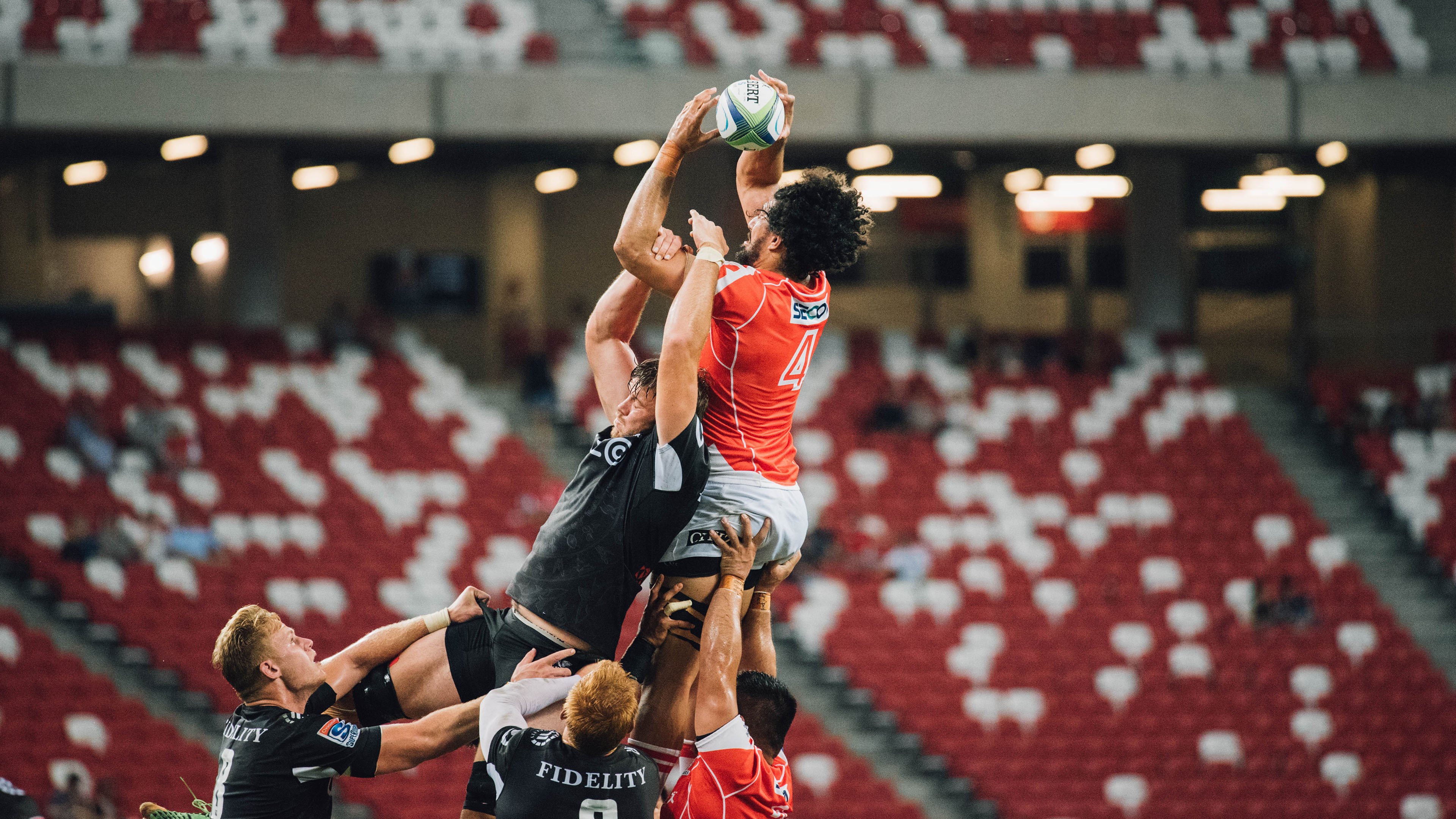 尼尔·巴特尔与队友默契配合,共同筑起袋鼠队坚实防线,尼尔巴特莱特